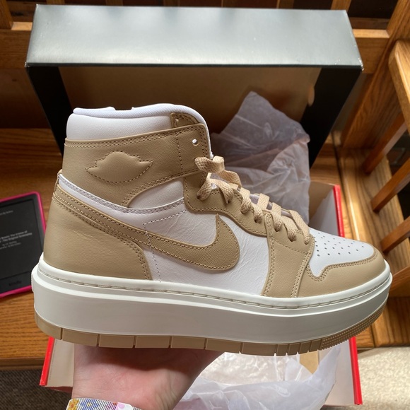 NEW, Never Worn - Air Jordan 1 Elevate High, Women’s Size 9 - Picture 5 of 5